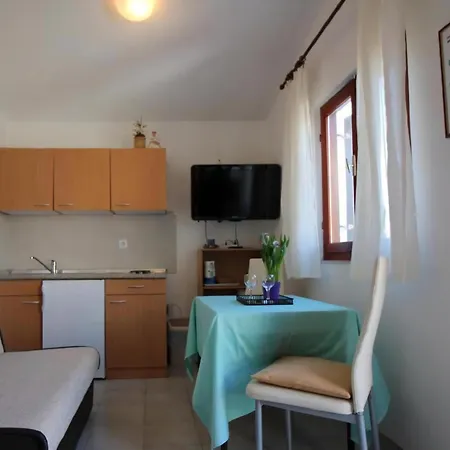 Rozi Fuer 2 Personen In Strandnaehe * ポレッチ